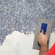 Bolehkah saya menggunakan kenalan konkrit untuk kertas dinding cecair?