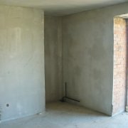 Menyiapkan dinding untuk plaster hiasan: bagaimana melakukannya sendiri