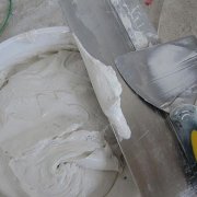 Dempul untuk kerja konkrit luaran dan dalaman