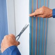 Cara melekatkan kertas dinding bukan tenunan dengan betul