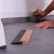 Cara penebat lantai dengan linoleum