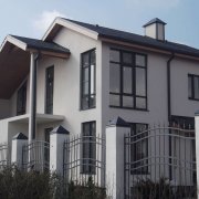 Plaster hiasan fasad: bagaimana menyelesaikan rumah