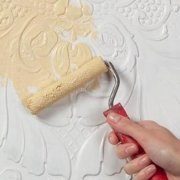 Cara melukis kertas dinding untuk melukis tanpa coretan