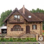Rumah kayu: pelapisan batu - praktikal dan hebat