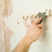 Cara mengeluarkan plaster lama dari dinding tanpa masalah