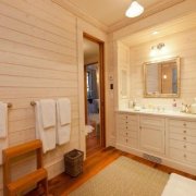 Menamatkan bilik mandi dengan kayu: pilihan bahan