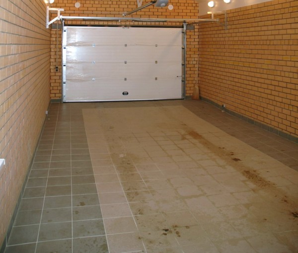 Penggunaan jubin dalam hiasan lantai garaj