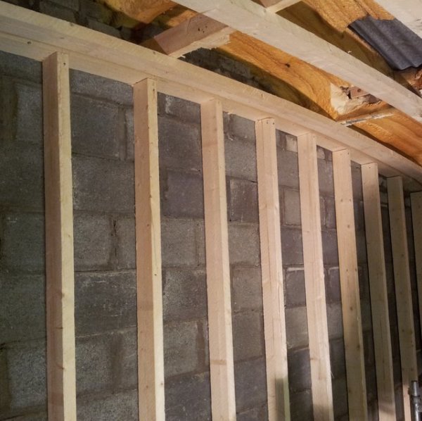 Kerangka kayu untuk pemasangan drywall