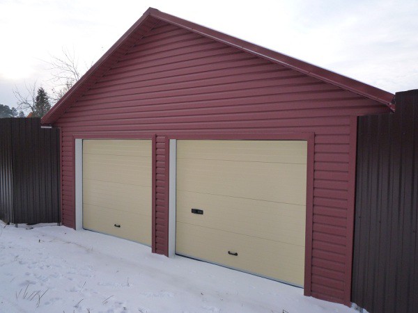 Fasad garaj berhadapan dengan sisi