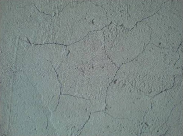 Foto menunjukkan kecacatan permukaan dinding