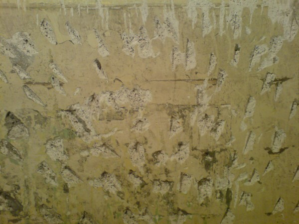Dinding stuko disediakan untuk plaster