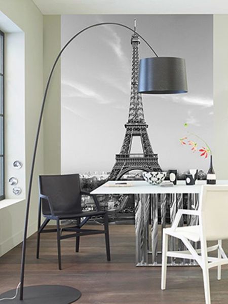 Menara Eiffel di mural di dapur