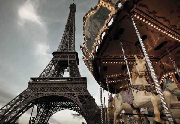 Carousel di taman hiburan Paris