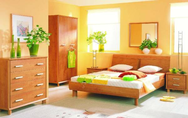 Perabot dan dinding mempunyai warna yang sama tetapi berbeza warna