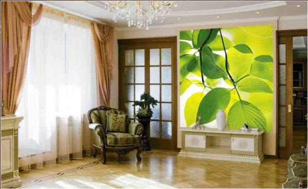 Dalam foto itu, mural dengan warna musim bunga yang terang di bahagian dalam ruang tamu