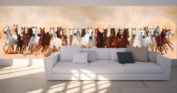 Kawanan kuda di mural di ruang tamu