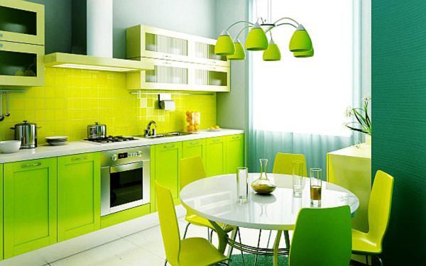 Kertas dinding hijau digabungkan dengan perabot hijau terang di dapur