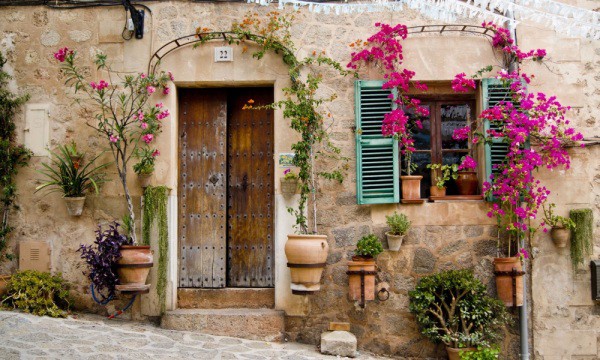 Fasad rumah paling biasa di provinsi Provence