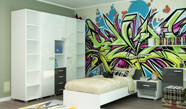 Η φωτογραφία δείχνει ένα παράδειγμα του πώς να αραιώσετε το λευκό-γκρι σχέδιο και το εσωτερικό του παιδικού δωματίου ενός αγοριού χρησιμοποιώντας ταπετσαρία φωτογραφιών με την εικόνα μοντέρνων πολύχρωμων γκράφιτι