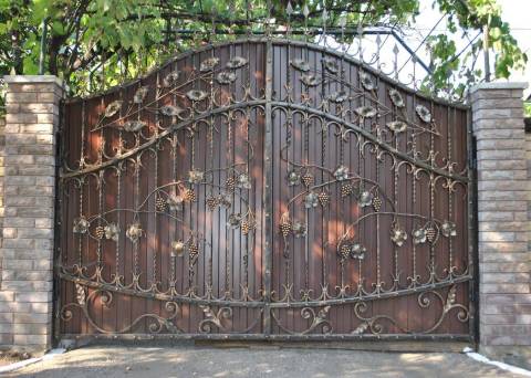 Portes forgées à la main peintes avec de la peinture de forgeron