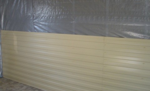 Menyiapkan gudang dengan panel PVC