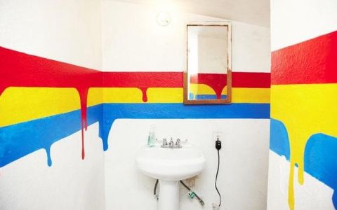 Pilihan cat untuk dinding di bilik mandi