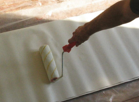 Penggunaan gam pada kertas dinding