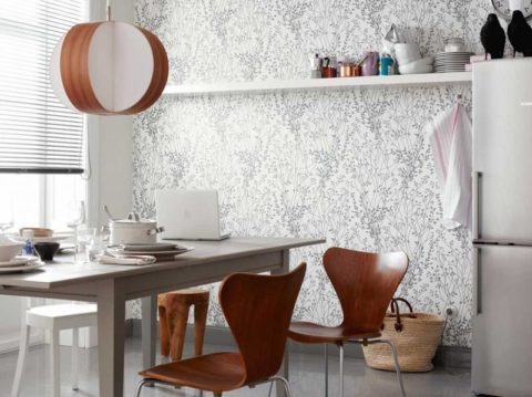 Kertas dinding bukan tenunan yang bijaksana menekankan bahan semula jadi dari mana perabot dan lampu dibuat